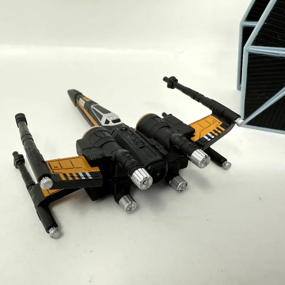 Star Wars Lot 4 Fighter Millennium Falcon Kylo Ren’s Nostalgia Action Figures